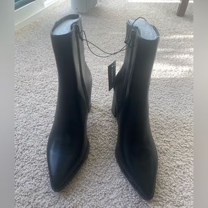 👢 Women’s Size 6 Express Booties👢